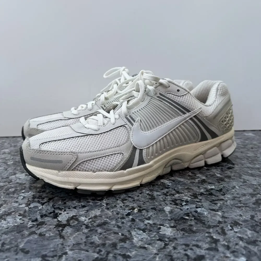 Nike Zoom Vomero 5 Men's Size US 13 Platinum Tint/Photon Dust HF0731 007